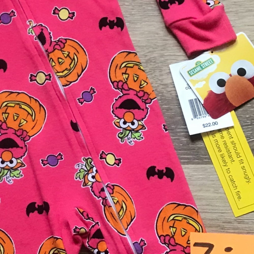 🎃NWT Elmo Girls 12 Month Halloween Zip Up PJ’s - Picture 2 of 3
